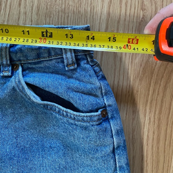 Vintage Levi’s jeans in perfectly distressed condition! - Picture 2 of 7